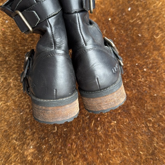 UGG  Black Leather Shearling Women’s Boots 
Size 6.5 - Picture 8 of 9